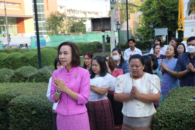 ผศ.พรรณนิภา เดชพล คณบดีคณะวิทยาการจัดการ นำคณะผู้บริหาร คณาจารย์ บุคลากร และนักศึกษาคณะวิทยาการจัดการ ร่วมพิธีทำบุญเนื่องในโอกาสวันขึ้นปีใหม่ พ.ศ. 2567