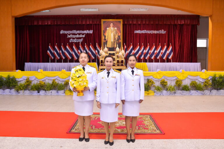 ผศ.พรรณนิภา เดชพล คณบดีคณะวิทยาการจัดการ พร้อมด้วย คุณขนิษฐา สุกใส เจ้าหน้าที่บริหารงานทั่วไป หัวหน้าสำนักงานคณบดีคณะวิทยาการจัดการ และ คุณกาญจนา เจริญศักดิ์ ผู้ปฏิบัติงานบริหาร คณะวิทยาการจัดการ เป็นผู้แทนมหาวิทยาลัยราชภัฏเทพสตรี ร่วมวางพานพุ่มดอกไม้ถวายราชสักการะเบื้องหน้าพระบรมฉายาลักษณ์ พระบาทสมเด็จพระบรมชนกาธิเบศร มหาภูมิพลอดุลยเดชมหาราช บรมนาถบพิตร “พระบิดาแห่งมาตรฐานการช่างไทย” เนื่องใน “วันมาตรฐานฝีมือแรงงานแห่งชาติ” ประจำปี พ.ศ. 2567