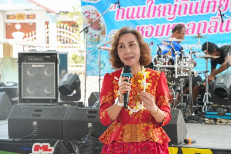 ผศ.พรรณนิภา เดชพล คณบดีคณะวิทยาการจัดการ พร้อมด้วย ผศ.ดร.ณัฏฐชา หน่อทอง หัวหน้าสาขาวิชานิเทศศาสตร์ดิจิทัล,น.ส.สุจิรา สาหา เจ้าหน้าที่บริหารงานทั่วไป ชำนาญการ และนายจิรภัทร อ่ำจิ๋ว เจ้าหน้าปฏิบัติงานบริหาร คณะวิทยาการจัดการ เป็นผู้แทนมหาวิทยาลัยราชภัฏเทพสตรี ร่วมโครงการสานสัมพันธ์ผู้สูงอายุ ประจำปีงบประมาณ พ.ศ. 2568