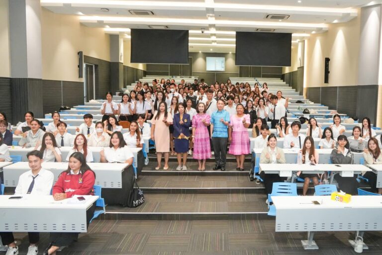 ผศ.พรรณนิภา เดชพล คณบดีคณะวิทยาการจัดการ เป็นประธานเปิดโครงการอบรมเตรียมความพร้อมนักศึกษาก่อนออกฝึกประสบการณ์วิชาชีพและอบรมเตรียม ความพร้อมนักศึกษาก่อนออกปฏิบัติงานสหกิจศึกษาเชิงบูรณาการกับการทำงาน (CWIE) ให้แก่นักศึกษา นักศึกษาชั้นปีที่ 4