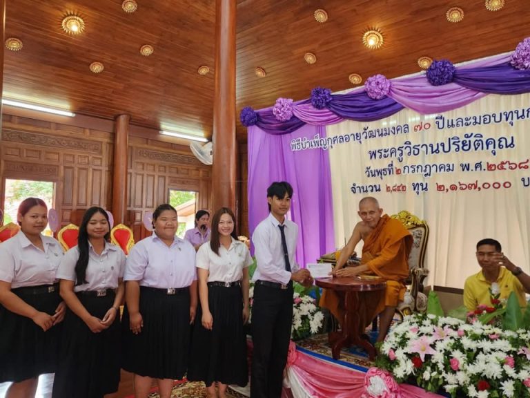 อาจารย์เสาวพร สุขเกิด รองคณบดีฝ่ายกิจการนักศึกษาและพันธกิจสัมพันธ์