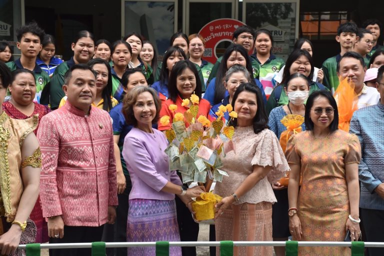 ผศ.ดร.กันยา บาร์นท์ อธิการบดีมหาวิทยาลัยราชภัฏเทพสตรี เป็นประธานในงานสืบสานงานประเพณีเข้าพรรษา ถวายผ้าอาบน้ำฝนและเทียนพรรษา ปี พ.ศ. 2568