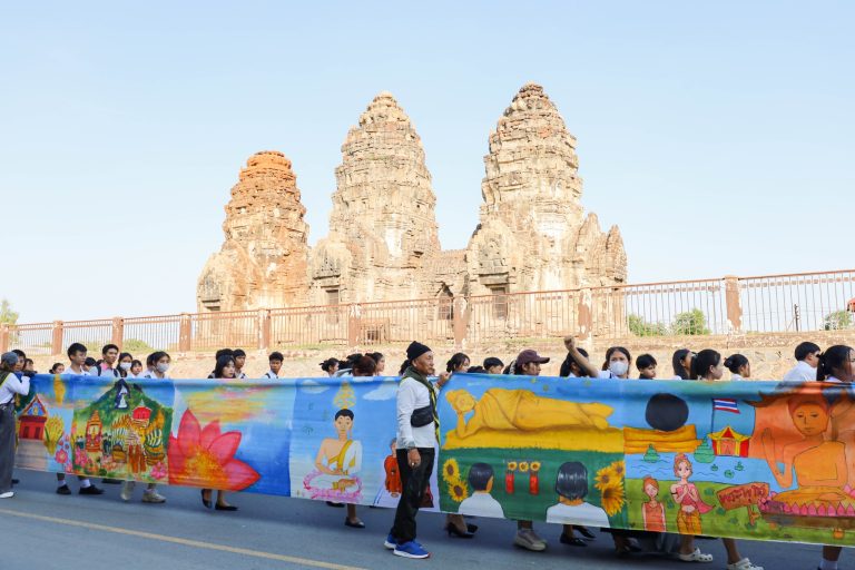 งานกิจการนักศึกษา คณะวิทยาการจัดการ มหาวิทยาลัยราชภัฏเทพสตรี จัดโครงการแลกเปลี่ยนเรียนรู้ด้านศิลปวัฒนธรรมวิถีชีวิตชุมชนในงานทำบุญเมืองลพบุรี ในงาน พิธีทำบุญเมืองลพบุรี ครั้งที่ 26