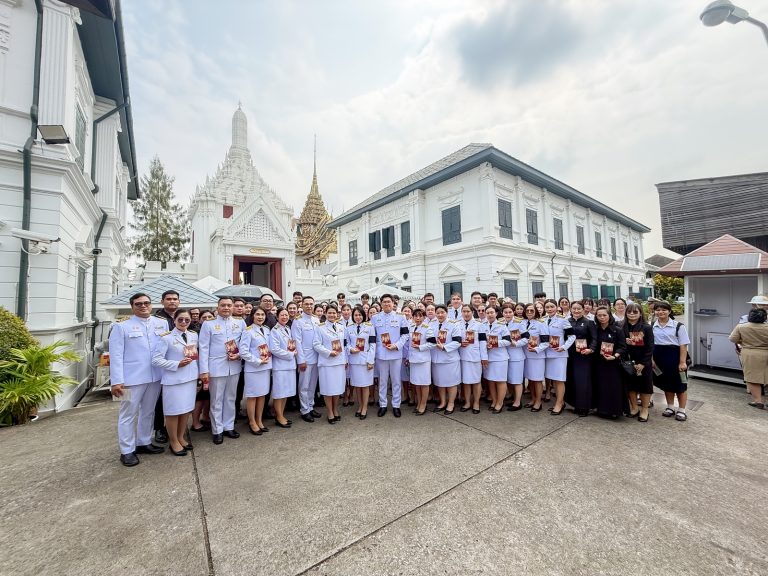 มหาวิทยาลัยราชภัฏเทพสตรี ร่วมพิธีวางพวงมาลาเบื้องหน้าพระฉายาลักษณ์กราบถวายบังคมพระบรมศพ สมเด็จพระนางเจ้าสิริกิติ์ พระบรมราชินีนาถ พระบรมราชชนนีพันปีหลวง