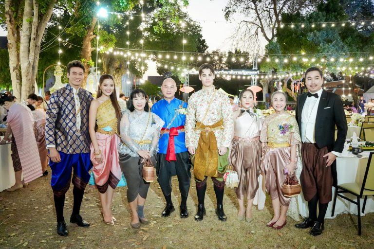 มรภ.เทพสตรี จัดงาน “สำรับกับข้าว 3 บุรี” อย่างงดงามด้วยศิลป์แห่งการจัดสำรับ บูรณาการทุกภาคส่วน ภายใต้การเป็นประธานเปิดงานของผู้ว่าราชการจังหวัดลพบุรี รวมพลัง Soft Power จากนางงาม Mister และศิลปินชื่อดัง ร่วมถ่ายทอดเสน่ห์อาหารท้องถิ่นสู่สังคม เบื้องหลังความสำเร็จเกิดจากการต่อยอดงานวิจัยภาคสนาม สู่การสร้างสรรค์ประสบการณ์อาหารไทยแบบ Fine Dining ยกระดับอาหารท้องถิ่นสู่เวที Soft Power และขับเคลื่อนสู่เศรษฐกิจสร้างสรรค์อย่างเป็นรูปธรรม