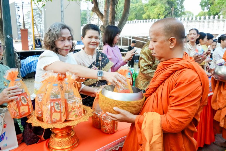 อธิการบดี มรภ.เทพสตรี นำผู้บริหาร และบุคลากร ร่วมพิธีวันคล้ายวันพระบรมราชสมภพสมเด็จพระนารายณ์มหาราช ประจำปี พ.ศ. 2569