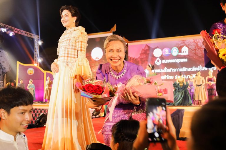 ผู้บริหาร คณาจารย์ และบุคลากร คณะวิทยาการจัดการ เข้าร่วมกิจกรรมการแสดงศักยภาพและสื่อสารภาพลักษณ์แฟชั่นผ้าไทย ภายใต้หัวข้อ “วิจิตรผ้าไทย ร่ายรำนาฏศิลป์ สานมรดกไทย เทิดไท้องค์ราชินี” โดยมี คุณวีรพงศ์ ฤทธิ์รอด ผู้ว่าราชการจังหวัดลพบุรี ให้เกียรติเป็นประธานพิธีเปิดกิจกรรม