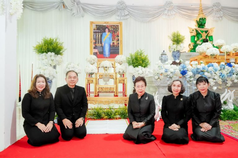 มรภ.เทพสตรี ร่วมพิธีสวดพระพุทธมนต์และเจริญจิตภาวนาอุทิศถวายพระราชกุศลแด่ สมเด็จพระบรมราชชนนีพันปีหลวง และอุทิศถวายพระกุศลแด่ สมเด็จพระเจ้าลูกเธอ เจ้าฟ้าพัชรกิติยาภาฯ
