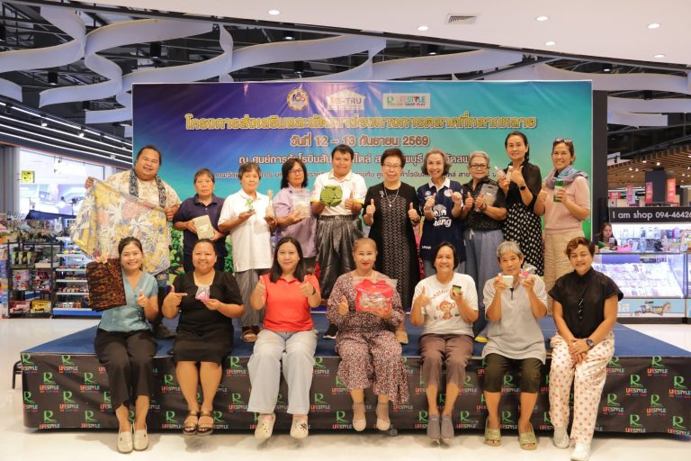 คณะวิทยาการจัดการ จัดโครงการส่งเสริมและพัฒนาช่องทางการตลาดที่หลากหลาย โดยมี รศ.ดร.ดวงใจ บุญกุศล รองอธิการบดีฝ่ายวิจัย นวัตกรรมและพัฒนาเศรษฐกิจฐานราก เป็นประธานพิธีเปิดโครงการ