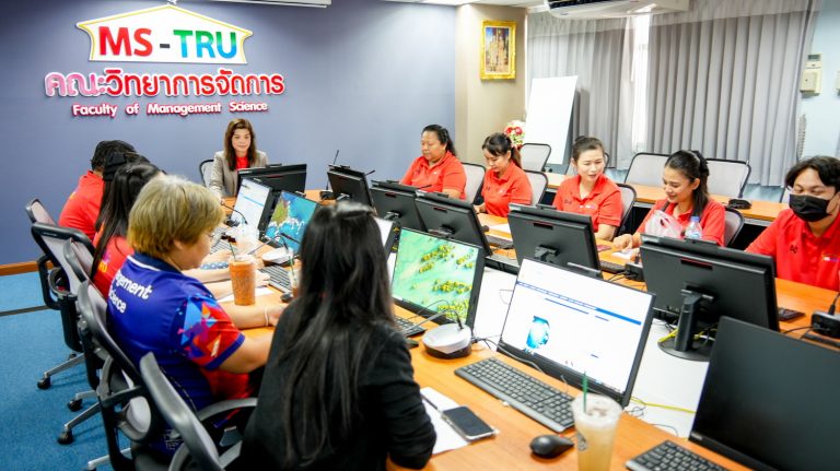 คณะวิทยาการจัดการ จัดอบรมเทคนิคการเขียนคู่มือการปฏิบัติงานเพื่อขอกำหนดตำแหน่งที่สูงขึ้นของสายสนับสนุน โดย ผศ.นฤมลวรรณ สุขไมตรี รองคณบดีฝ่ายบริหารจัดการ คณะวิทยาการจัดการ มหาวิทยาลัยราชภัฏเทพสตรี เป็นประธานเปิดโครงการอบรมเทคนิคการเขียนคู่มือการปฏิบัติงานเพื่อขอกำหนดตำแหน่งที่สูงขึ้นของสายสนับสนุน