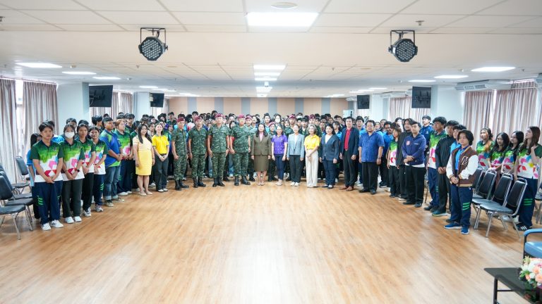 ผศ.พรรณนิภา เดชพล คณบดีคณะวิทยาการจัดการร่วมเปิดโครงการค่ายอบรมค่ายเยาวชนรักษ์ชาติ ร่วมรักษาสถาบัน ชาติ ศาสนา และพระมหากษัตริย์