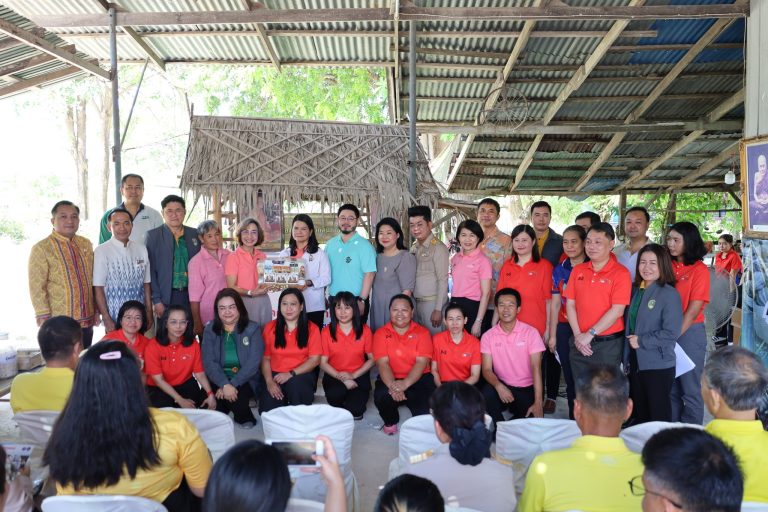 มหาวิทยาลัยราชภัฏเทพสตรี ส่งมอบผลงานโครงการ “พลิกโฉมดินสอพอง” สู่ Soft Power มหาวิทยาลัยราชภัฏเทพสตรี จัดกิจกรรมส่งมอบผลงานจากโครงการ “การพัฒนาการตลาดและการท่องเที่ยวชุมชนดินสอพองจังหวัดลพบุรีเชิงสร้างสรรค์เพื่อยกระดับสู่การเป็น Soft Power ของประเทศ”