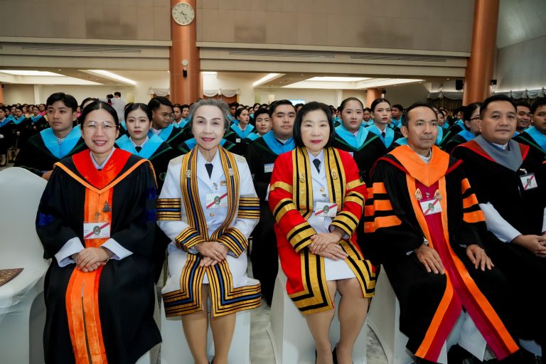 ผ.ศ.พรรณนิภา เดชพล คณบดีคณะวิทยาการจัดการเข้าร่วมพิธีพระราชทานปริญญาบัตรมหาวิทยาลัยราชภัฏเทพสตรี ประจำปี พ.ศ. 2568